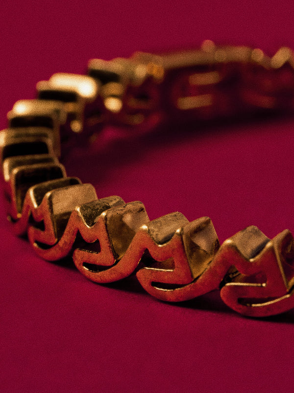 B! Lip Contour Bracelet