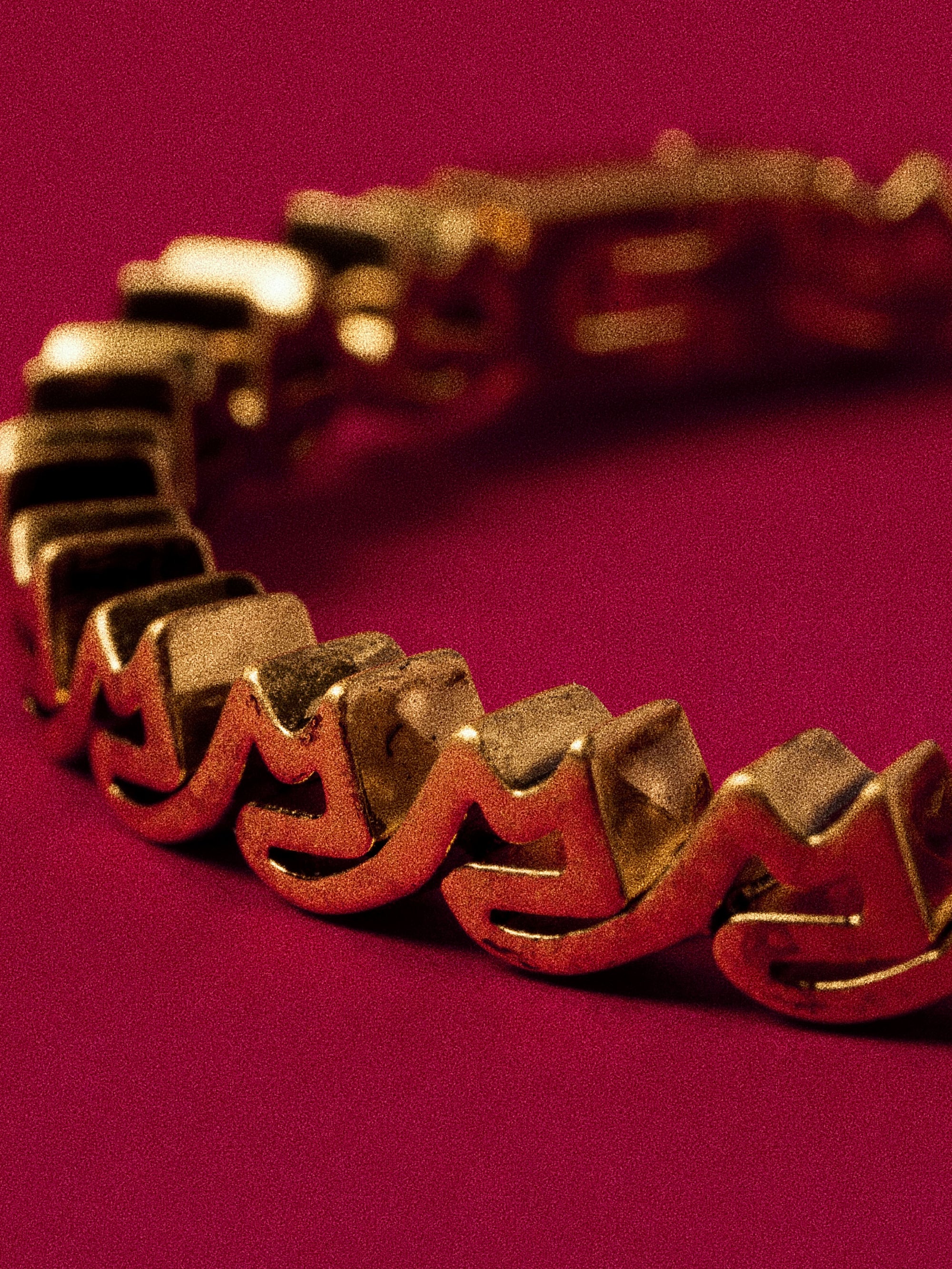 B! Lip Contour Bracelet